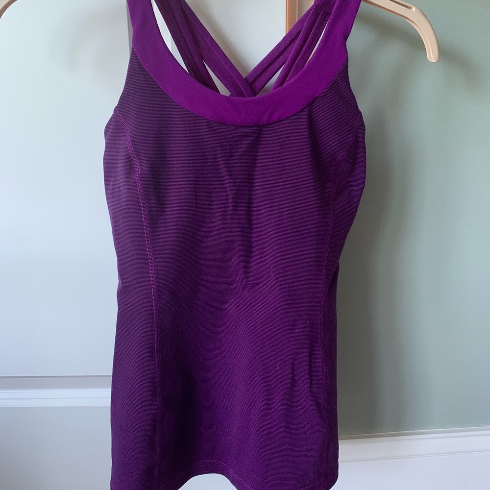 Lululemon tank. Cross back with shelf bra